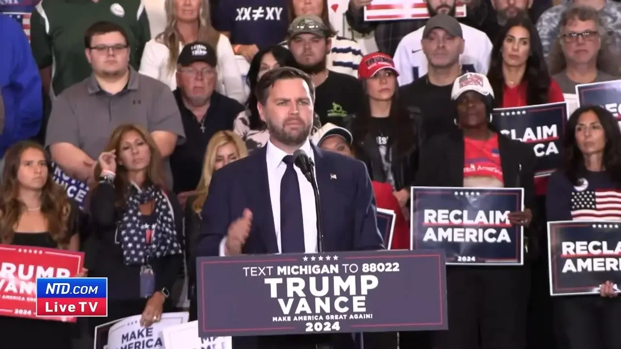 JD Vance håller tal i Auburn Hills, Michigan