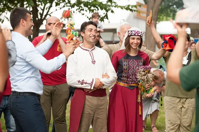 7 Armenian Wedding Customs and Traditions That Will Amaze You