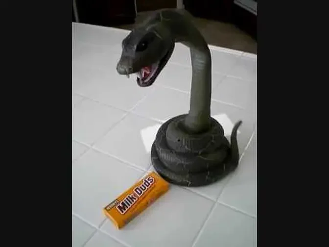 tekky toys striking snake