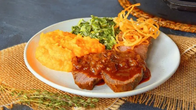 Zwiebelrostbraten mit Kürbispüree: leckere Bratenidee