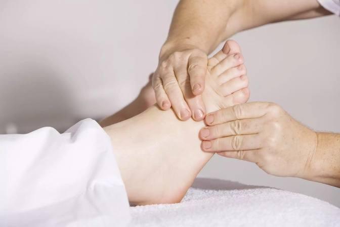 Is Home Foot Care Worth the Cost in Dubai?