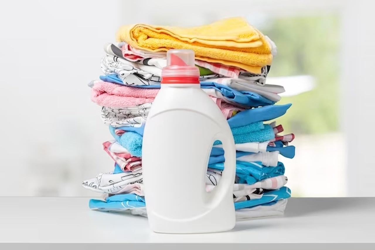 Dry-Cleaning-clean2steam-image-colorful-towels-liquid-laundry-detergent_93675-135766.jpg