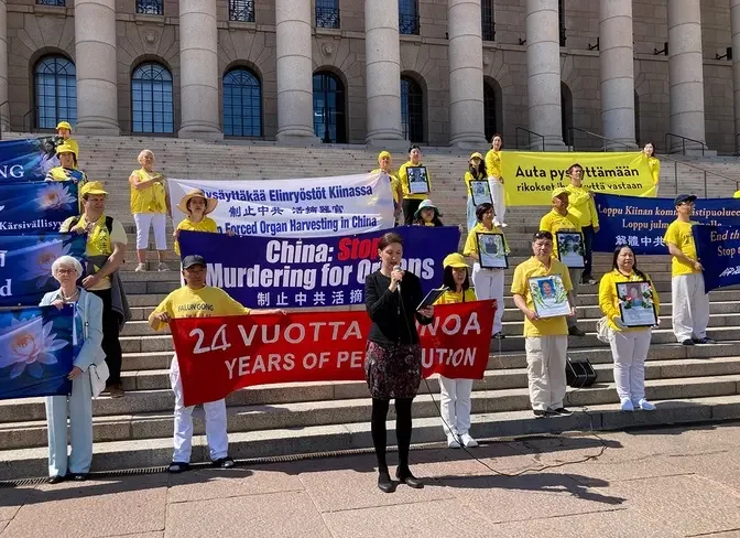 Helsinki, Finlanda: Marș și paradă la Helsinki pentru a solicita încetarea persecuției desfășurate împotriva Falun Gong