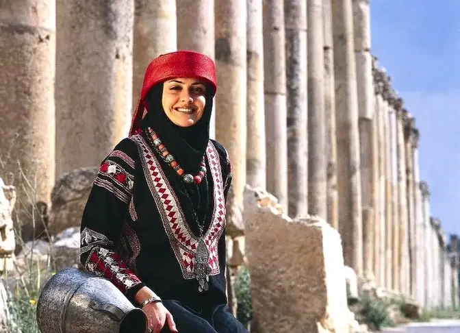 Jordanian Fashion: A Guide to the Traditional Outfits