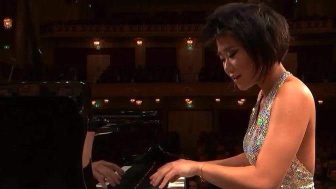 Schumann Piano Concerto in A minor Op. 54 [HD] | Yuja Wang