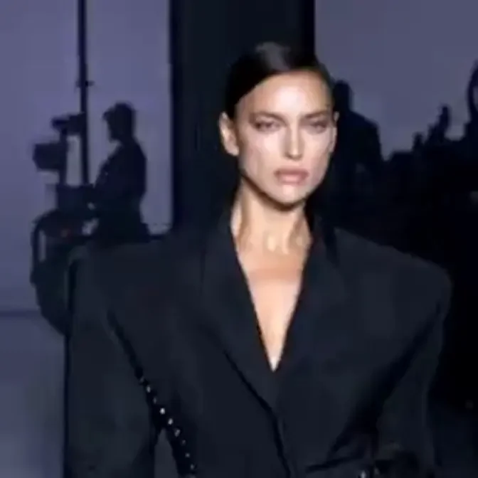 Irina Shayk and Anok Yai for Mugler #irinashayk #anokyai #mugler #catwalk #runwaywalk #fashion #walk