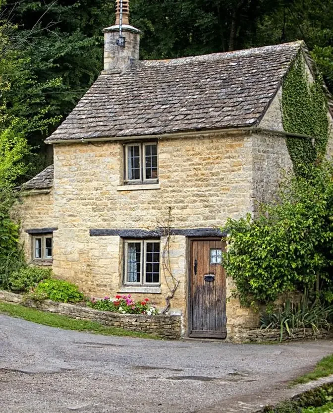 Romantic English Cottage Homes: Virtual Trip to the U.K.