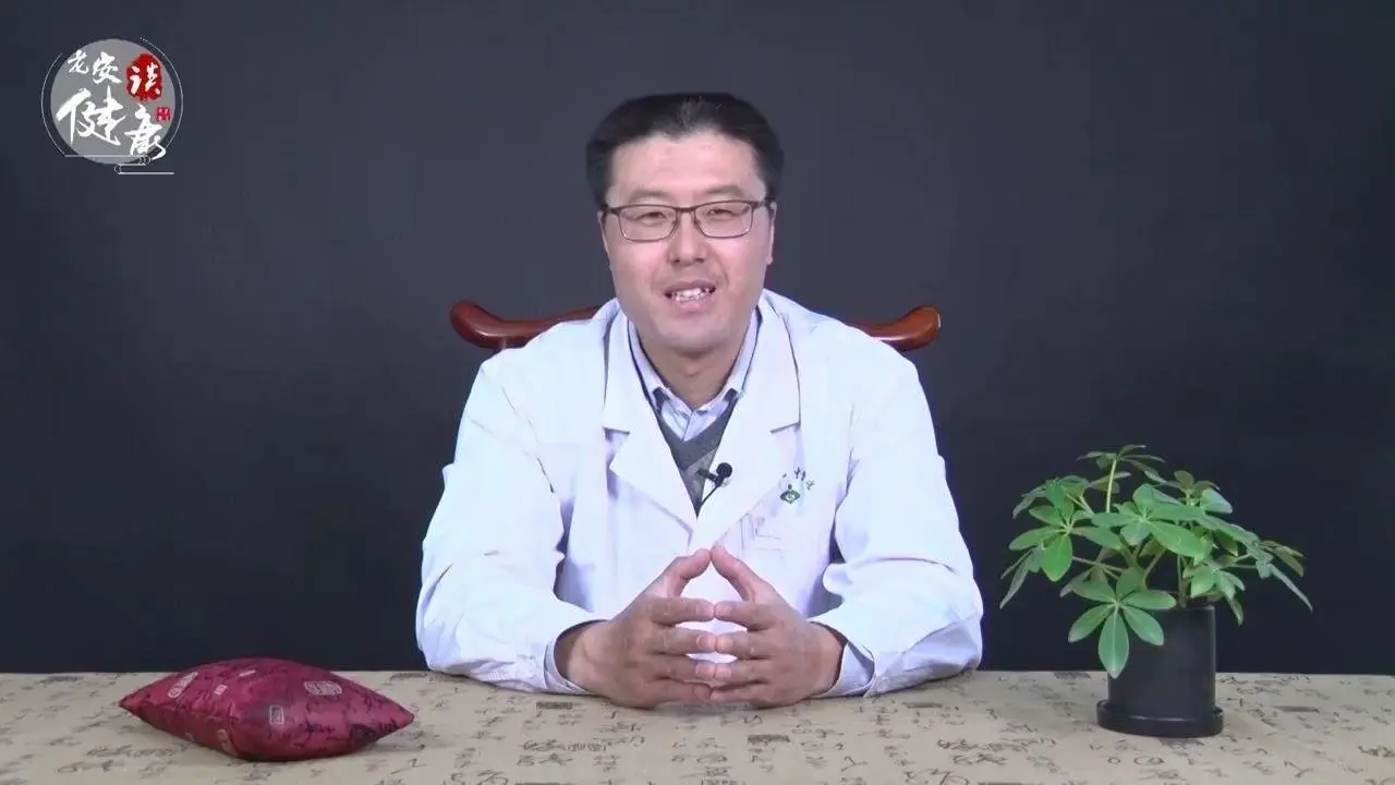 脚底创可贴，失眠多梦，睡前滴风油精的创可贴在脚底，能缓解，坚持可提高睡眠质量｜【老安谈健康】