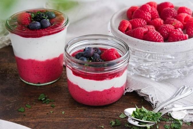 Schnelles Joghurt Dessert im Glas mit Himbeeren | Articles ... Schnelles Joghurt Dessert im Glas mit Himbeeren | Articles ...