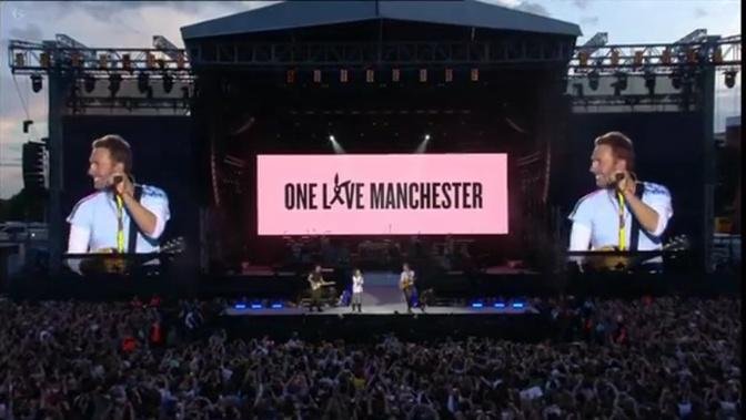 Chris Martin and Ariana Grande - Don't Look Back In Anger (One Love Manchester)