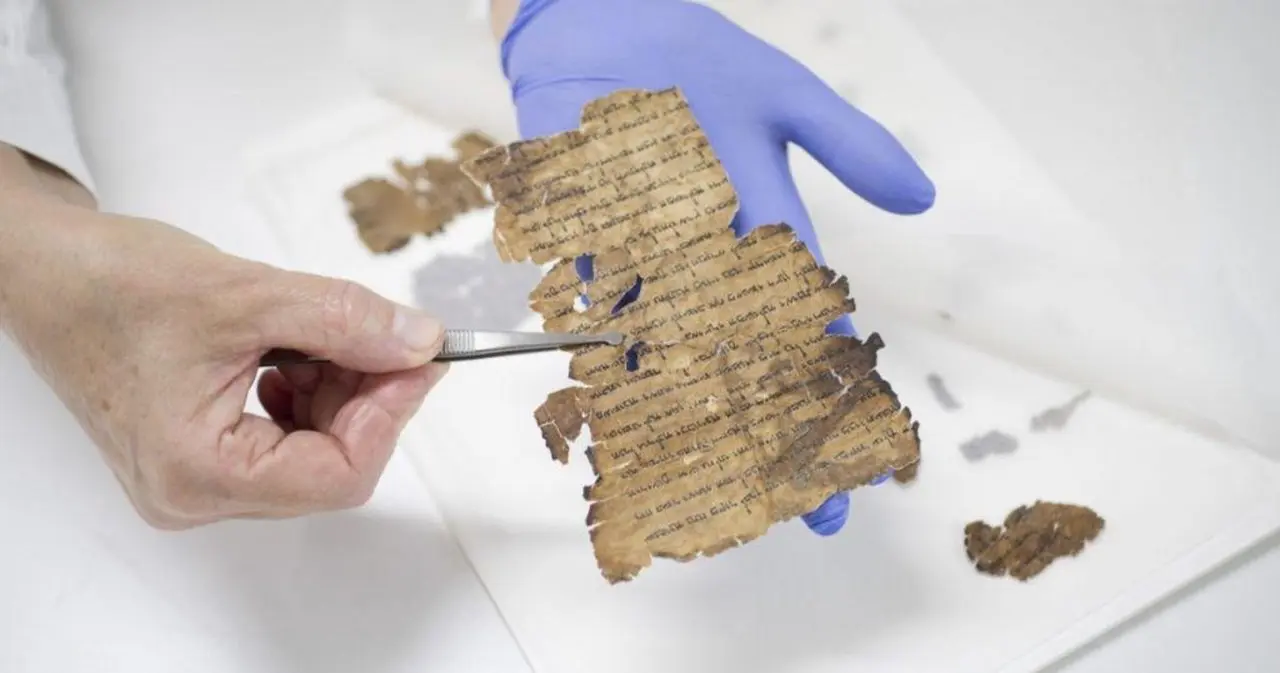 Dead Sea Scroll Detectives