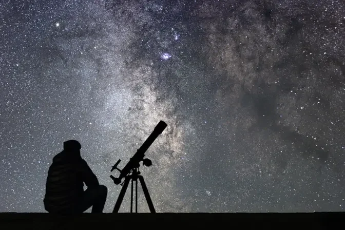 Want to Get Into Stargazing? A Professional Astronomer Explains Where to Start