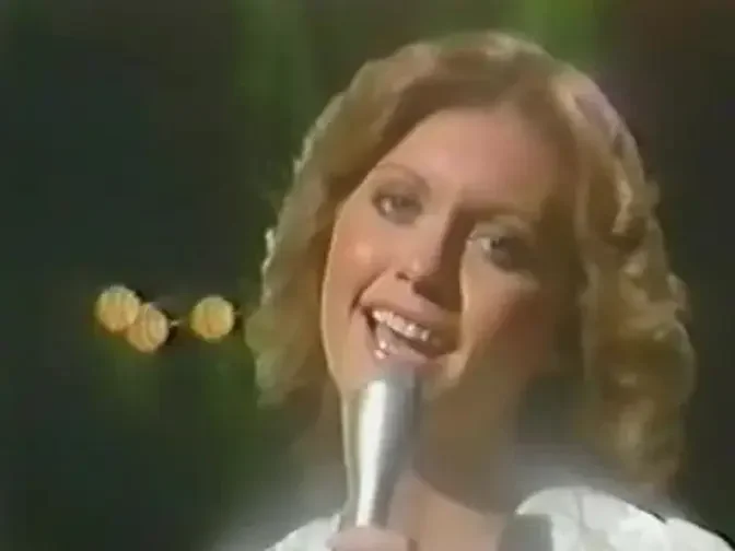 Olivia Newton-John - Tonight with Johnny Carson 1975 - -Have you Never Been Mellow- and -Follow Me