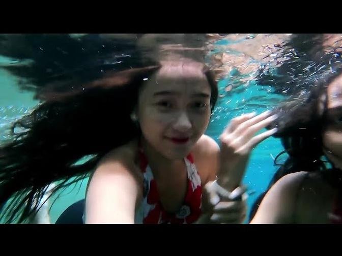 swimming in cold and clear water in Karangasem with Rumas Alvia