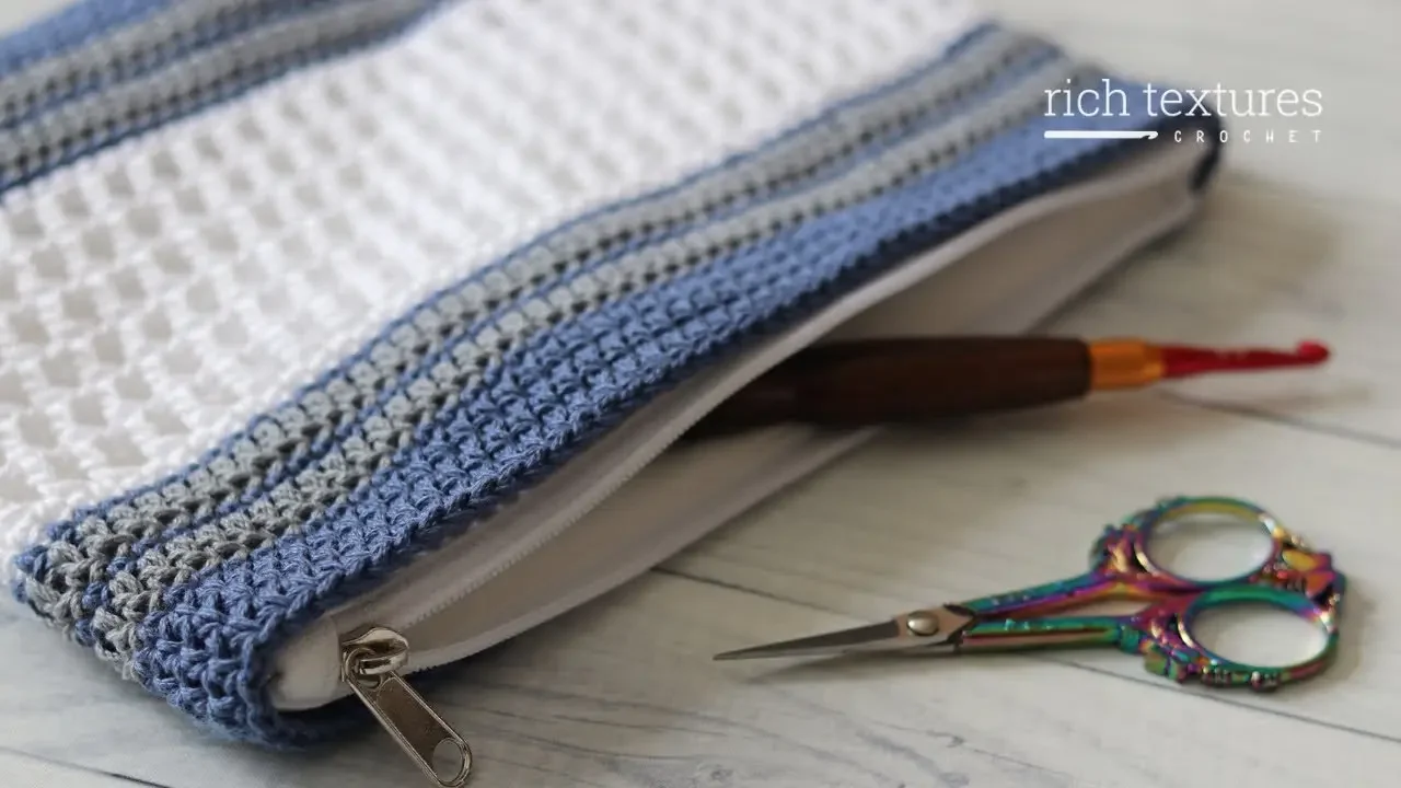 Bay Window Zippered Bag Crochet Pattern