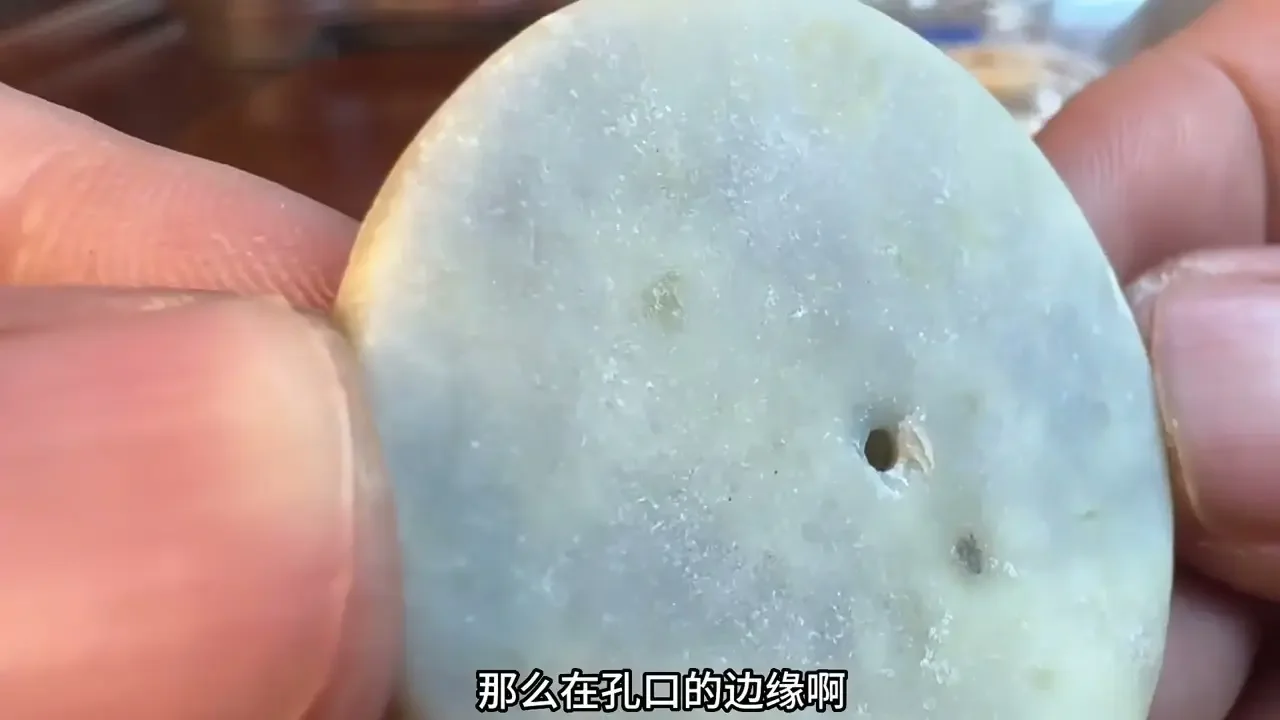 楚玉茶道：通过一件玉虎形佩，让大家充分认识春秋玉器的孔道特征