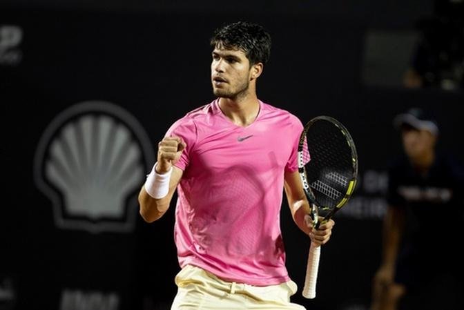 Carlos Alcaraz Defeats Alexander Zverev To Claim First French Open ...