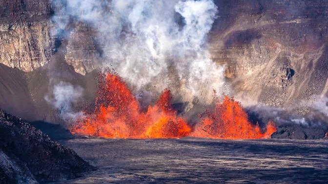 LIVE: nKilauea volcano erupts on Hawaii's Big Island