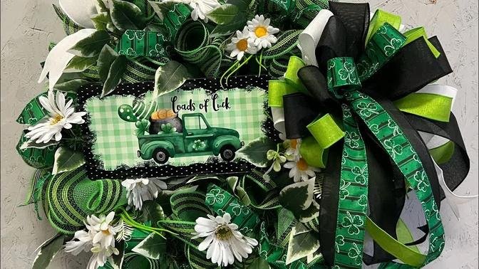 How to make a St Patrick's Day Wreath with One Roll of Mesh| Hard Working Mom |How to