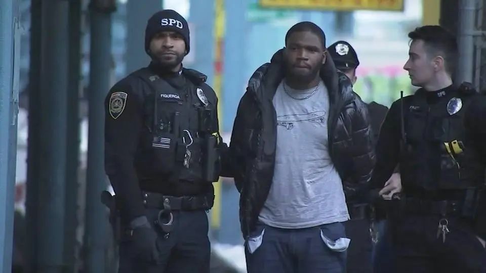 Suspect charged with murder in fatal stabbing at Center City Macy's; victim identified