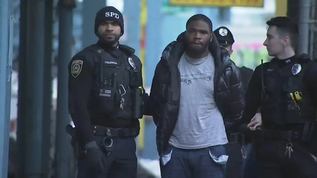 Suspect charged with murder in fatal stabbing at Center City Macy's; victim identified