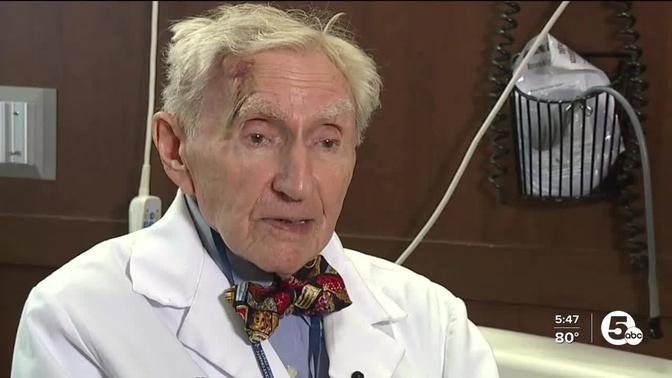 100-year-old neurologist still practicing, teaching medical residents and seeing patients