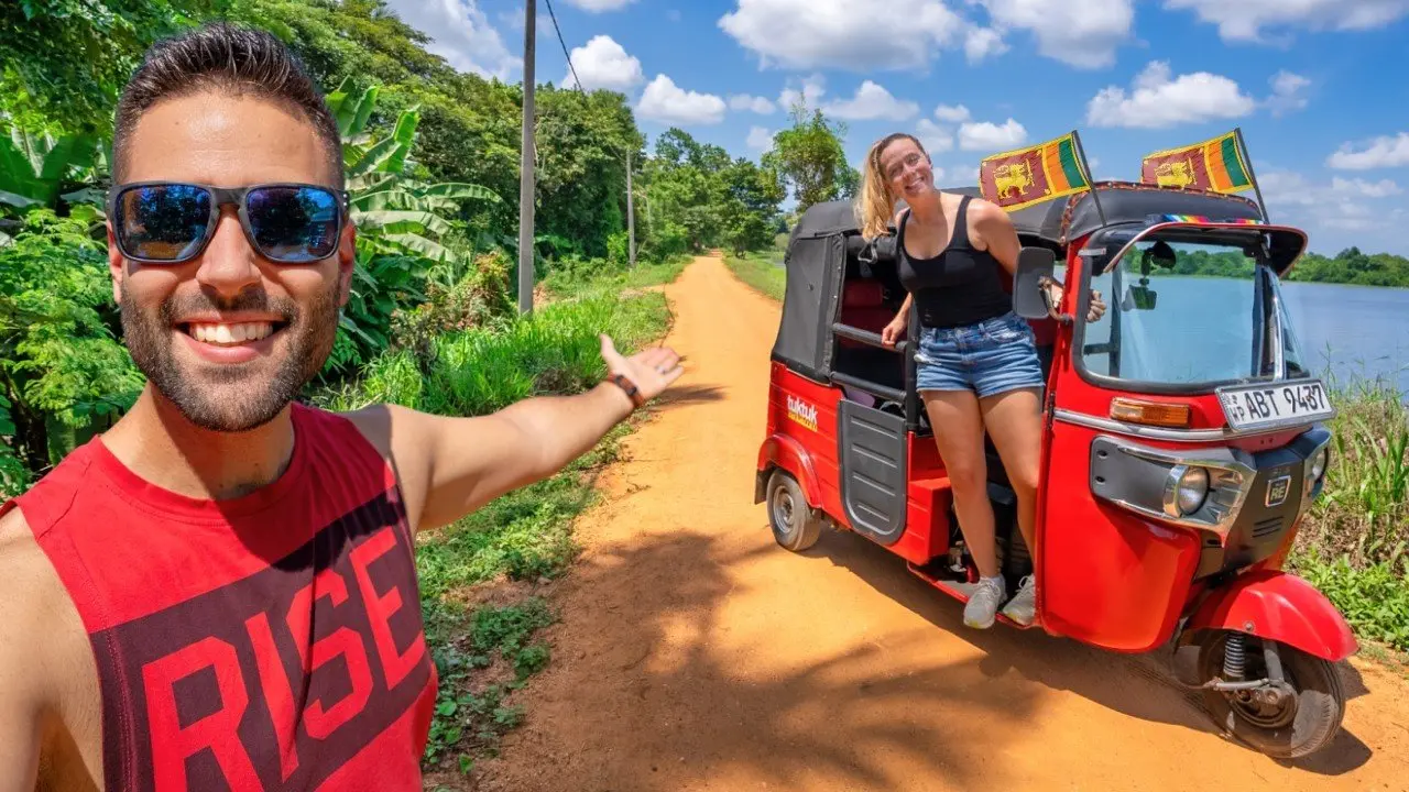 Epic Adventure Across Sri Lanka in a Tuktuk