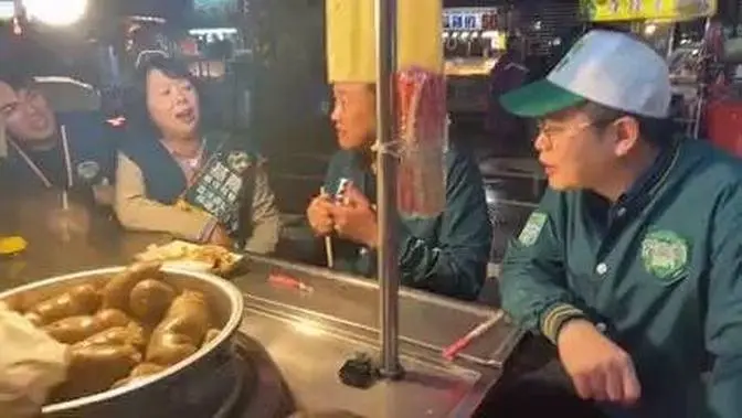 王定宇現身基隆助陣鄭文婷，台南基隆美食PK