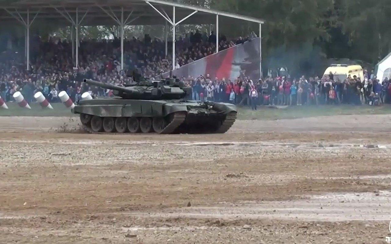 T-80与T-90坦克展示